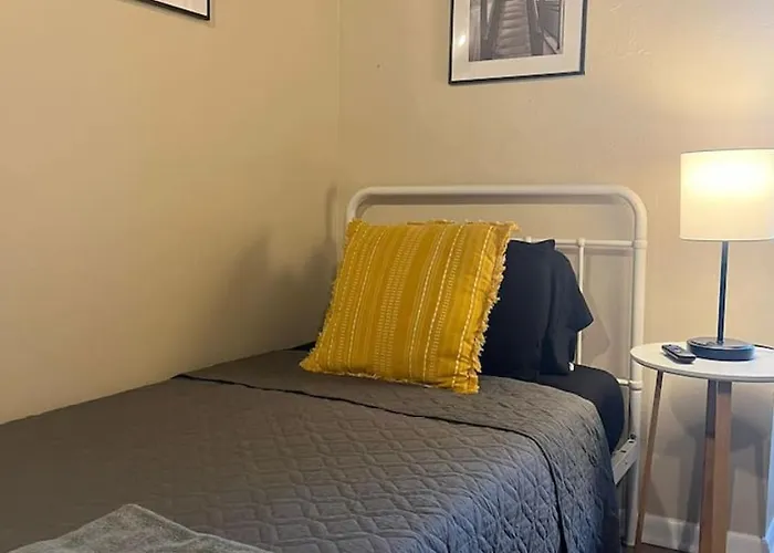 Holiday home Funky 3rd Floor 5 Beds With Sofa Bed Wifi Pittsburgh
