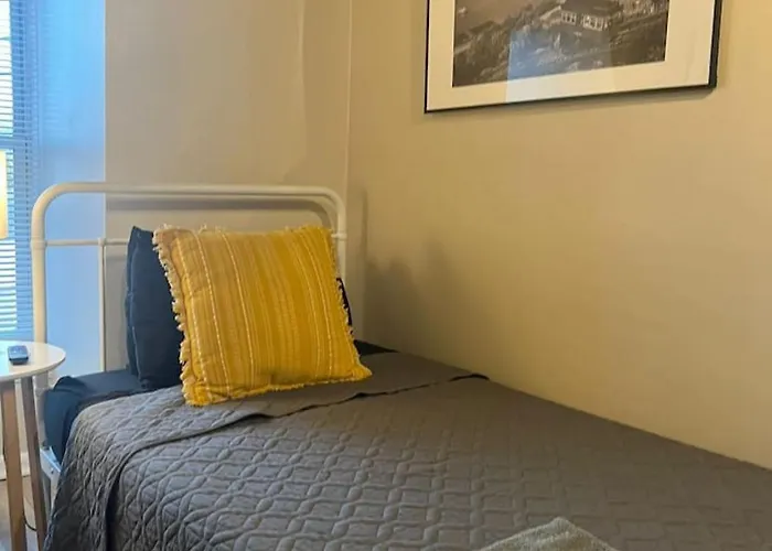 Funky 3rd Floor 5 Beds With Sofa Bed Wifi Holiday home Pittsburgh